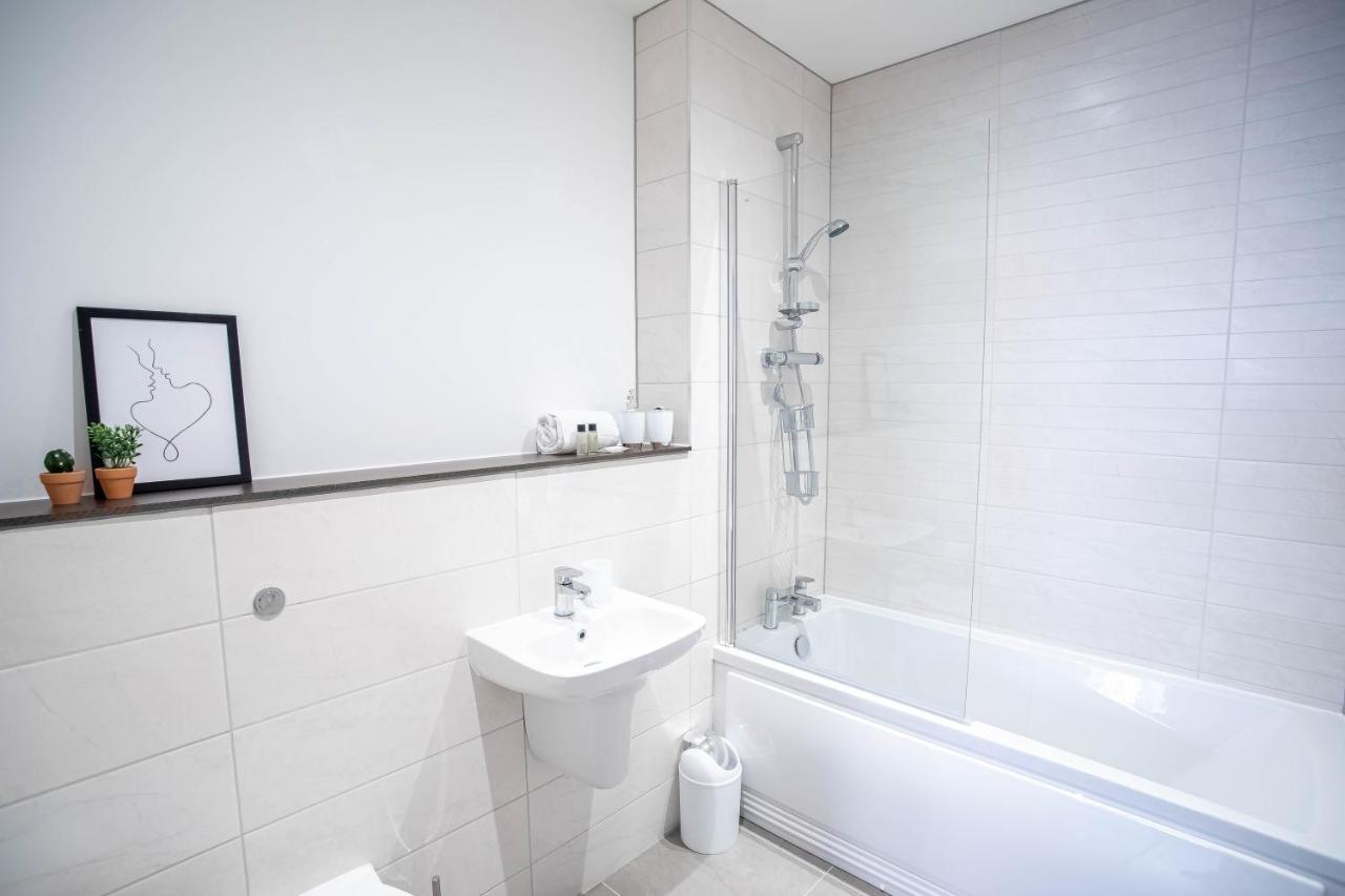 Luxury Apartments Available Next To Train Station - The Wallgate Apartments Wigan - Free Parking Eksteriør billede