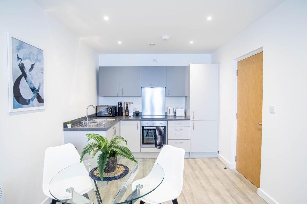 Luxury Apartments Available Next To Train Station - The Wallgate Apartments Wigan - Free Parking Eksteriør billede